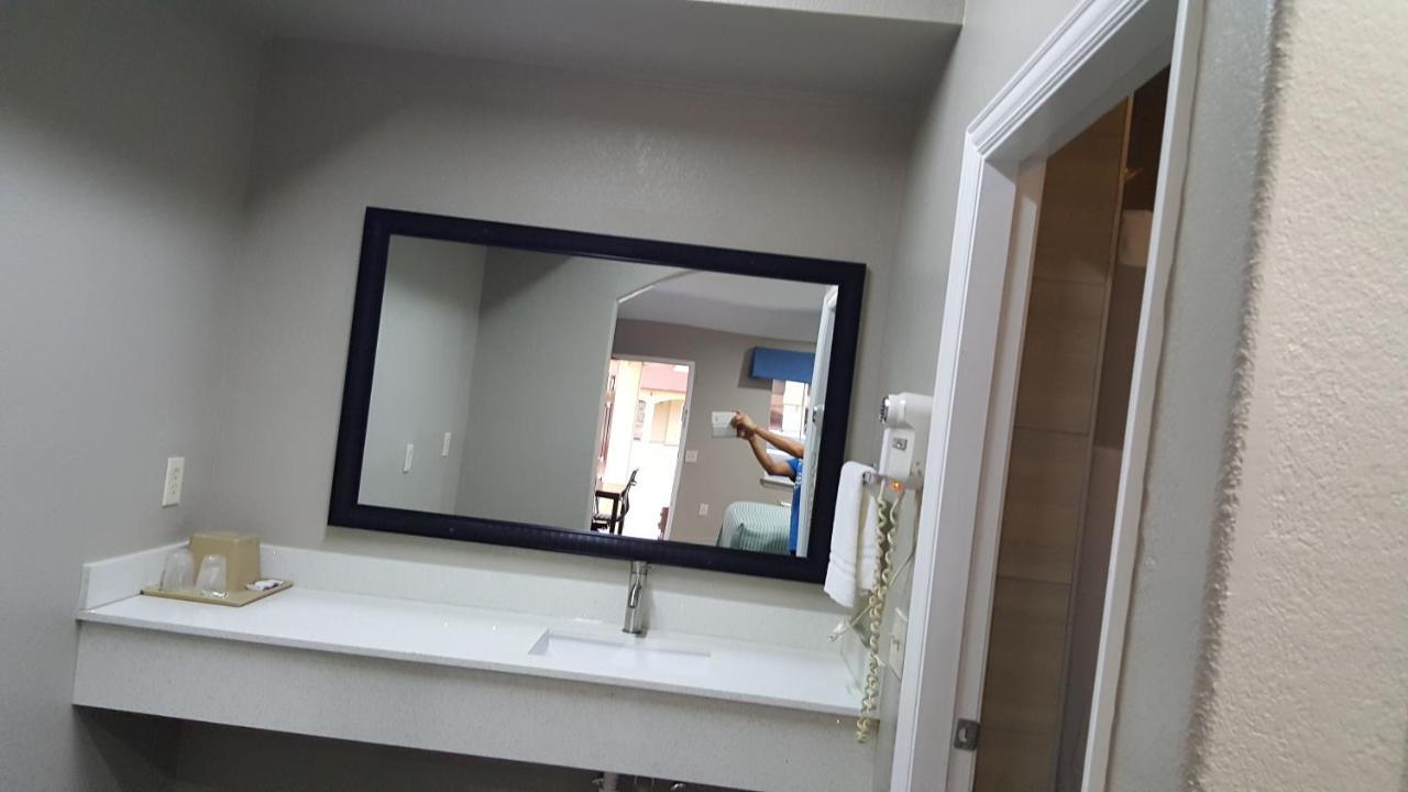 Palace Inn Addicks Экстерьер фото